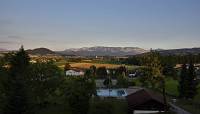 Ausblick von unserer Unterkunft in Hipping auf St. Georgen und das Höllengebirge