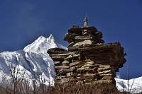 Manaslu Trek - Chörte mit Manaslu (8163m)