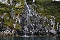 Wasserfall in der Russkaya Bay
